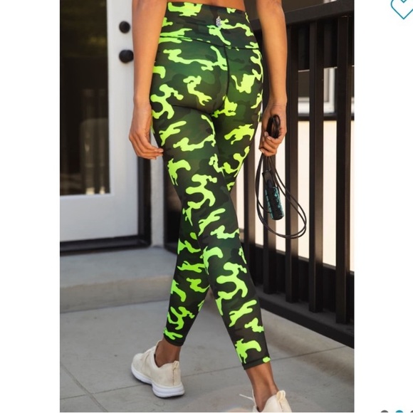 Free People Movement Tide Is High Green Neon Camo 7/8 Activewear LeggingSize S-M - Picture 3 of 15